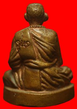 ภาพที่ 2 รูปหล่อโบราณรุ่นแรกหลวงปู่น้อย วัดหนองลำดวน มุกดาหาร