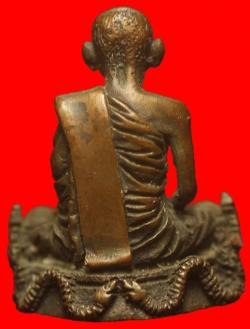 ภาพที่ 2 รูปหล่อหลวงปู่คำพันธ์ วัดธาตุมหาชัย นครพนม