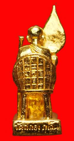 ภาพที่ 2 รูปหล่อนั่งถือพัดยศ หลวงพ่อแช่ม วัดฉลอง จ.ภูเก็ต เนื้อกะไหล่ทอง ปี2539